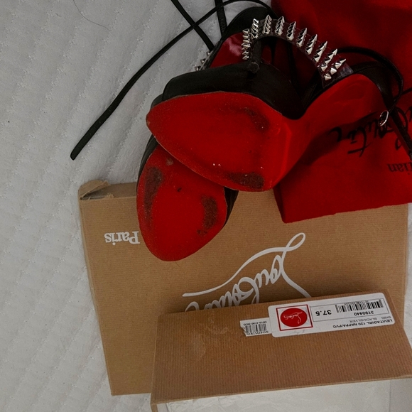 Shooes - Picture 1 of 5